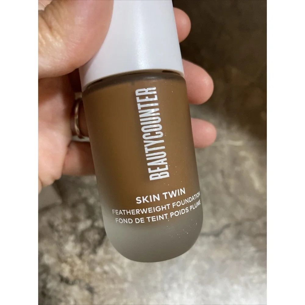BNIB BEAUTYCOUNTER Skin Twin‎ Featherweight Foundation 1 fl oz Each Dark 570